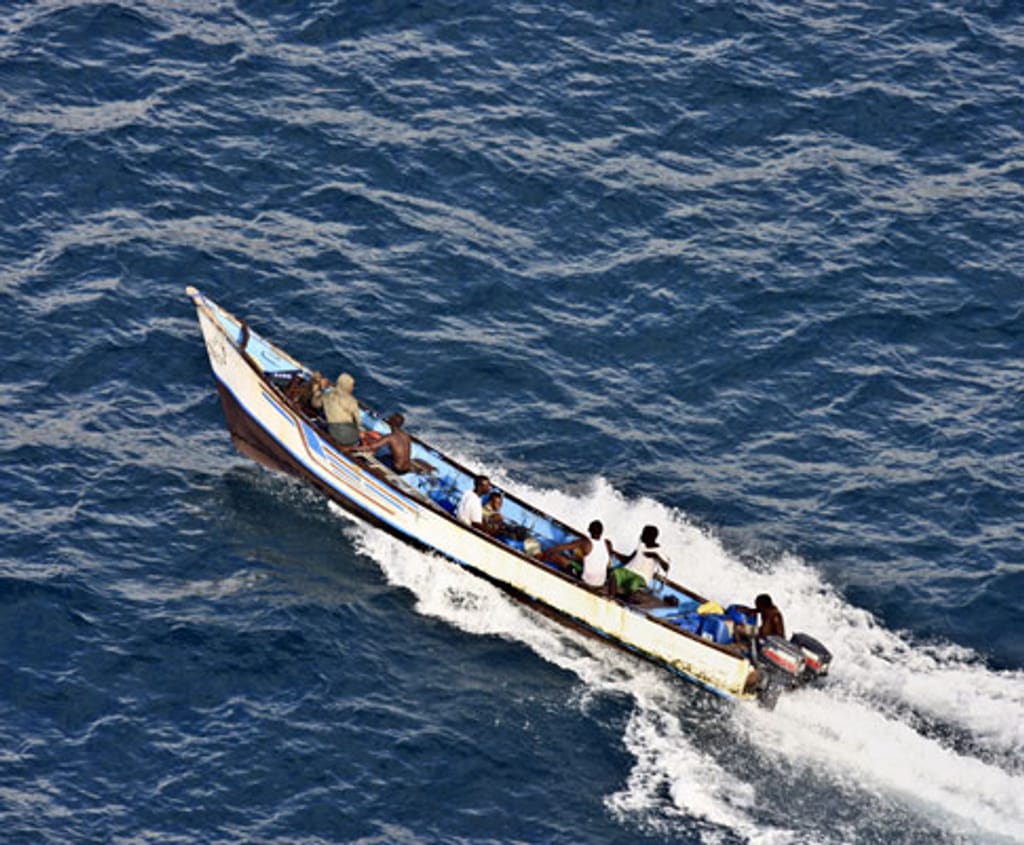 Fragata Corte-Real avista piratas (foto Lusa)