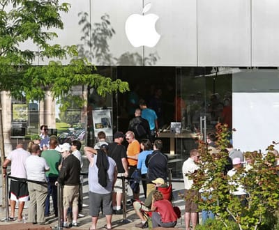 Apple estoura previsões e vende 5,4 milhões de iPhone - TVI
