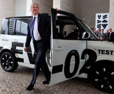 NATO: Sócrates e Barroso chegam de carro eléctrico à cimeira - TVI