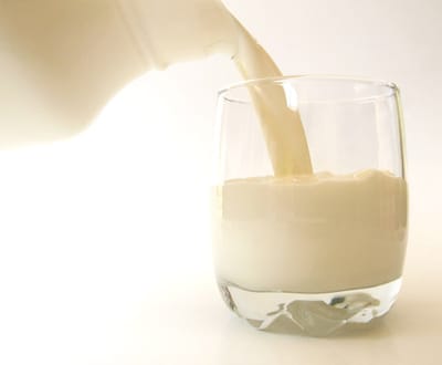 Crise do leite: preço cai 25% e produtores desistem - TVI
