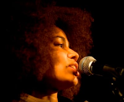 Nneka canta tema de apoio ao Mundial 2010 - TVI