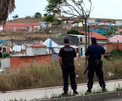 Dois polícias baleados na Amadora - TVI