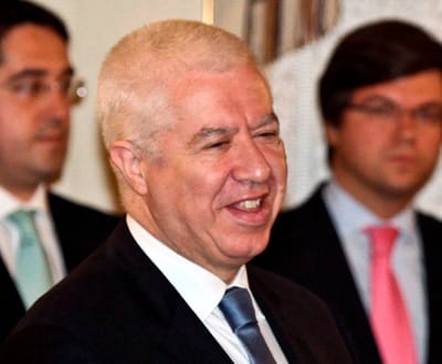 Teixeira dos Santos reconduzido como ministro das Finanças - TVI