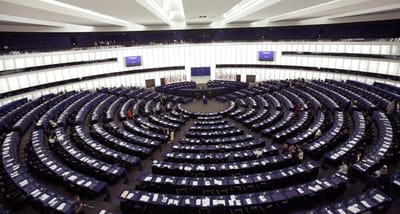 Europa em tribunal por corte dos aumentos aos funcionários - TVI