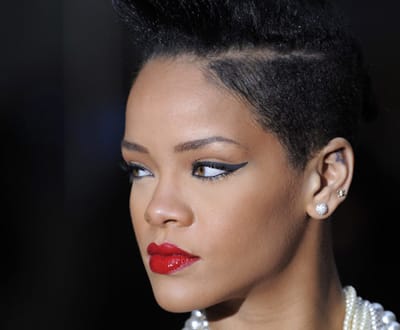 Rihanna quer ajuda dos fãs para dar nome a perfume - TVI