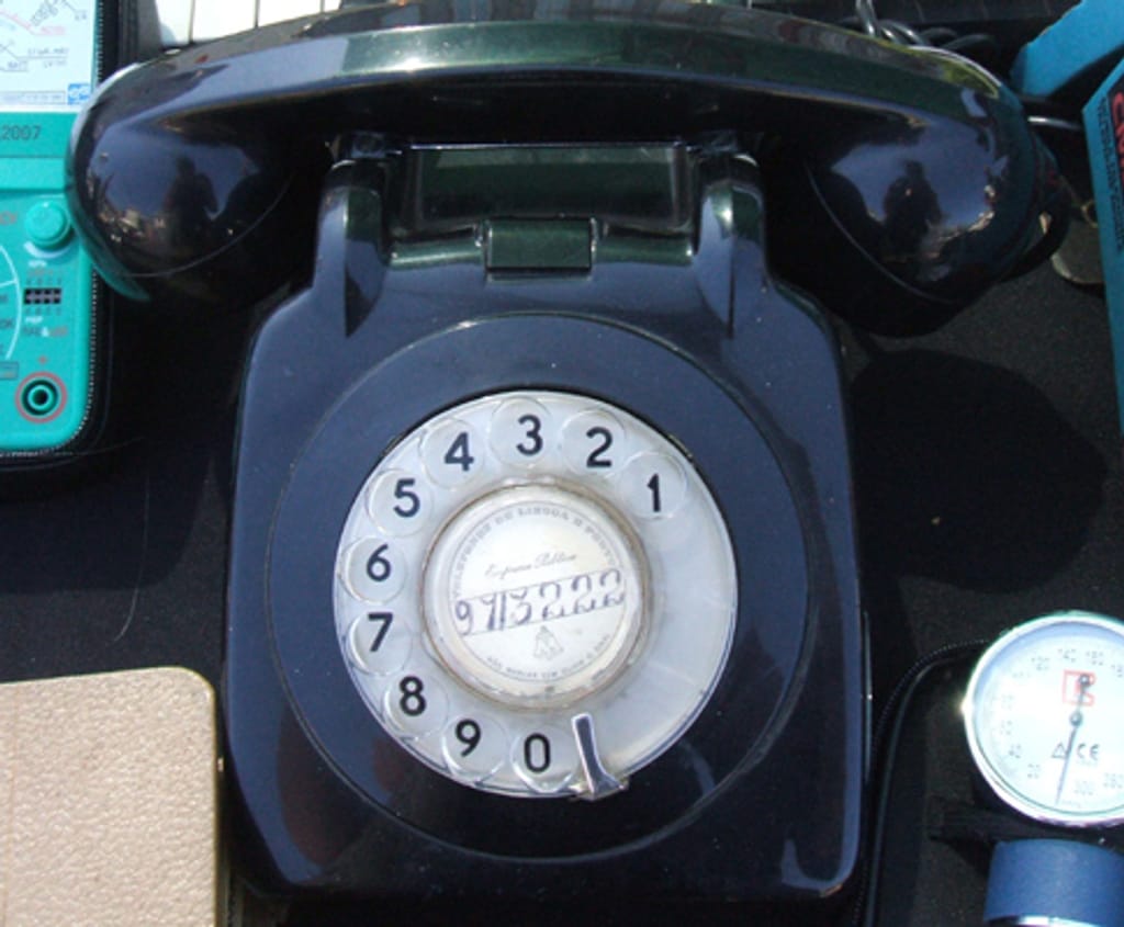 Mercado Porto Belo- Telefone antigo