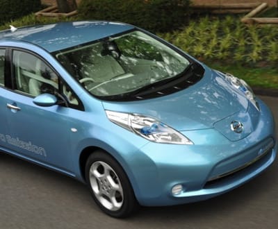 Novo carro eléctrico Nissan Leaf pode levar bateria nacional - TVI