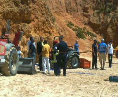 Queda de falésia em Albufeira faz cinco mortos - TVI