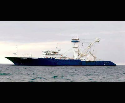 Piratas somalis ameaçam matar pescadores de barco espanhol - TVI