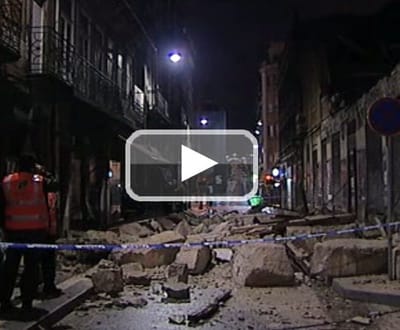 Derrocada de prédio devoluto na Baixa do Porto - TVI