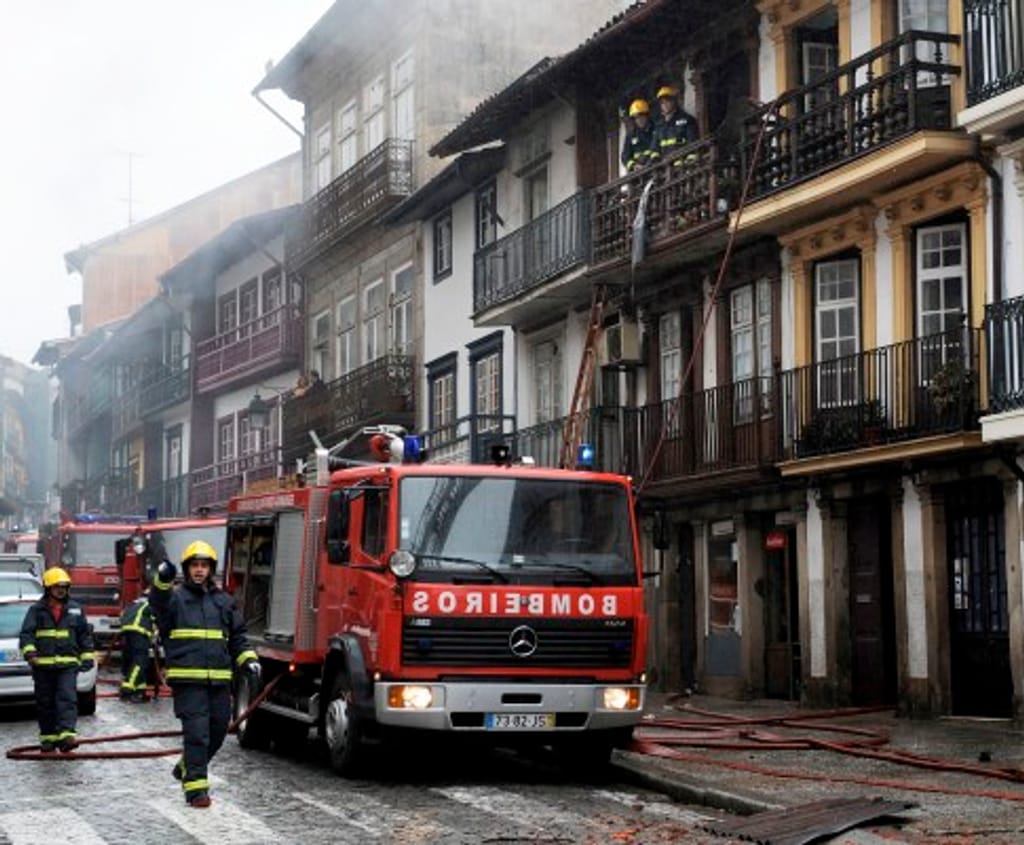 Incêndio no centro histórico de Guimarães