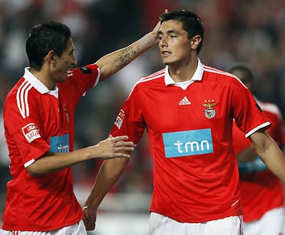 Adeptos do Benfica já podem comprar bilhetes pelo telemóvel - TVI