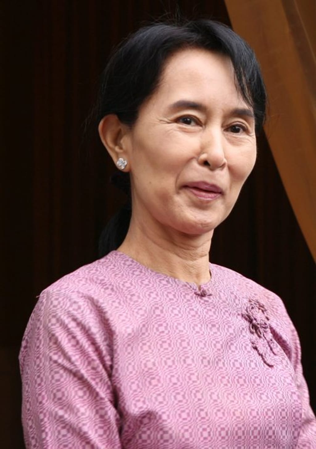 Aung San Suu Kyi reaparece em público
