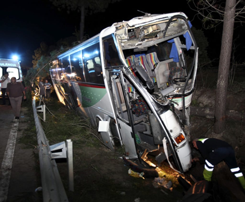 Acidente com autocarros faz dois mortos