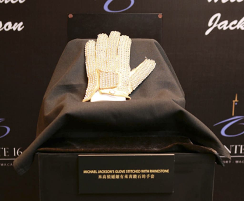 Macau: Colecção dos acessórios de Michael Jackson adquiridos em leilão pelo Hotel/casino Ponte 16