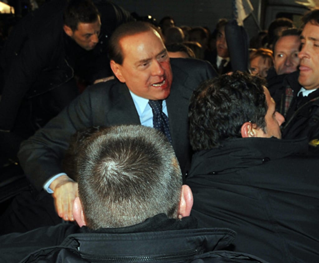 Berlusconi agredido em Milão