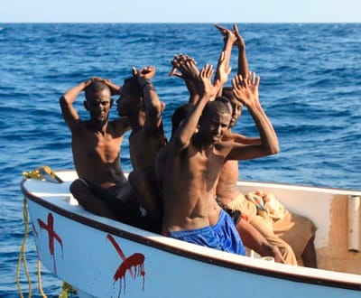 Navio holandês detém 11 piratas - TVI