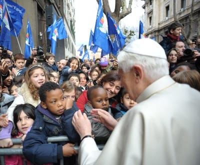 Empresa recruta «apoiantes» para a visita do Papa - TVI