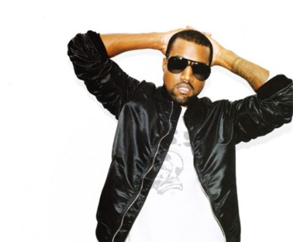 Kanye West posa para a marca Bape