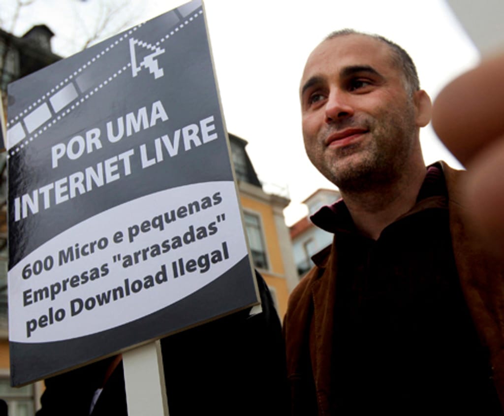 Protesto: pirataria internet