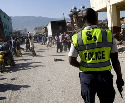 Haiti: patrulha brasileira garante água e alimentos à noite - TVI