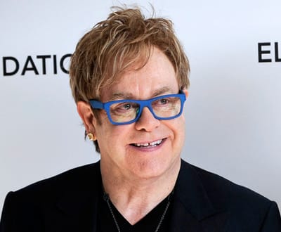 Homem ameça Elton John e vai preso - TVI