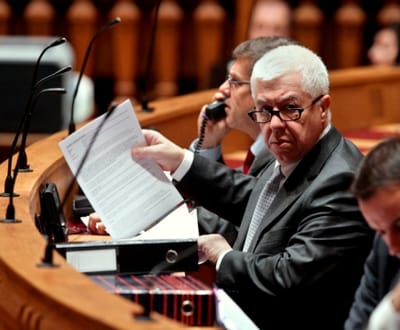 Ministro: «Acordo com PSD tem de ser levado até ao fim» - TVI
