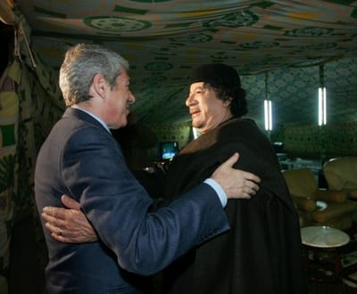 Sócrates reuniu-se com Kadhafi - TVI