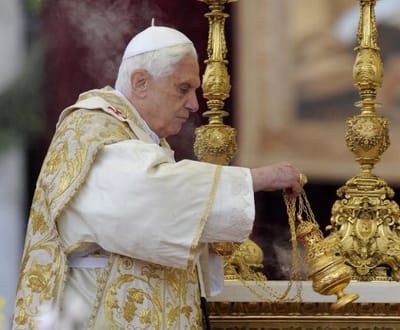 Pedofilia: Papa diz que escândalo «feriu» a Igreja - TVI