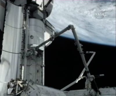Dois astronautas do Discovery já passeiam pelo Espaço - TVI