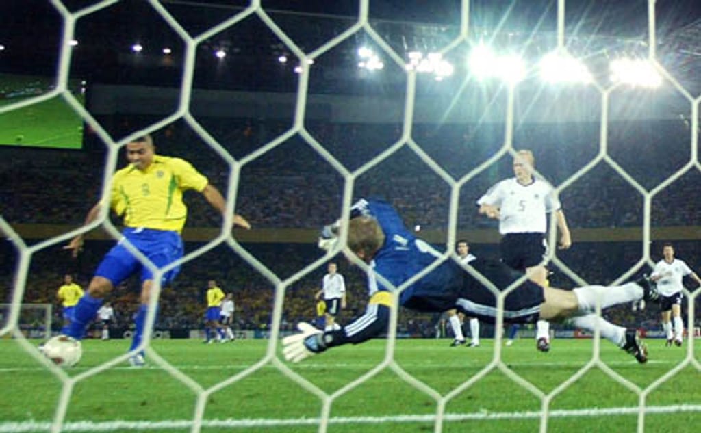 Mundial 2002: Ronaldo renasceu na final com dois golos a Kahn