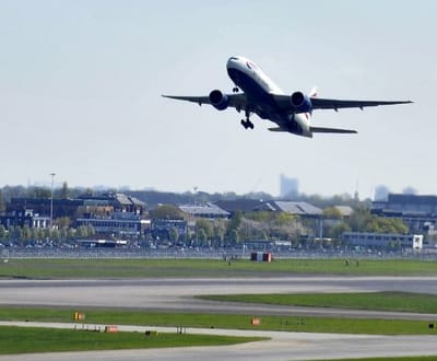 Vulcão: vários aeroportos no Reino Unido voltam a fechar - TVI