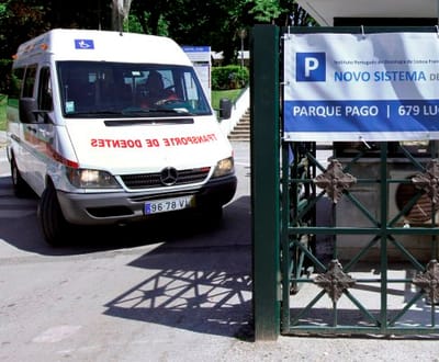Ambulâncias obrigadas a pagar estacionamento no IPO - TVI