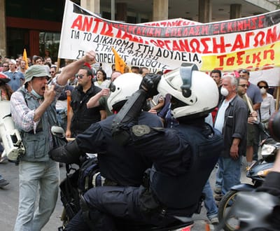 Grécia: banca em greve de protesto pela morte de colegas - TVI
