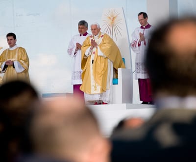 Papa: 76 pessoas passam mal durante a visita de Bento XVI - TVI
