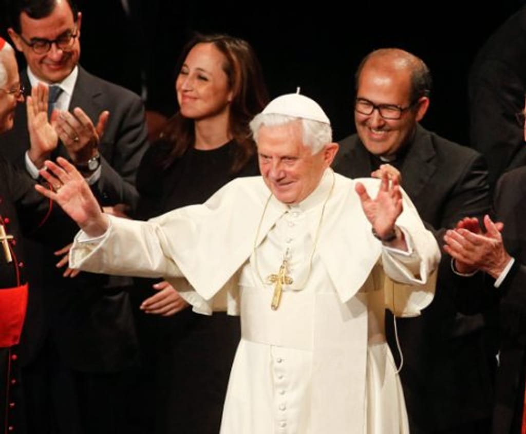 Papa recebido pelo mundo da cultura (LUSA)