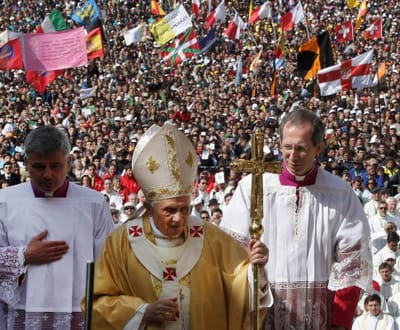 Papa Bento XVI já está na Avenida dos Aliados - TVI