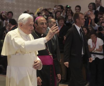 Papa agradece «carinho» que recebeu em Fátima - TVI
