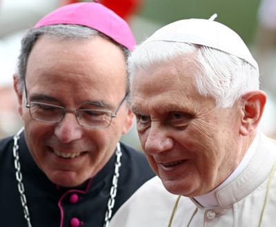 Pedofilia: 150 mil pessoas apoiaram o Papa no Vaticano - TVI