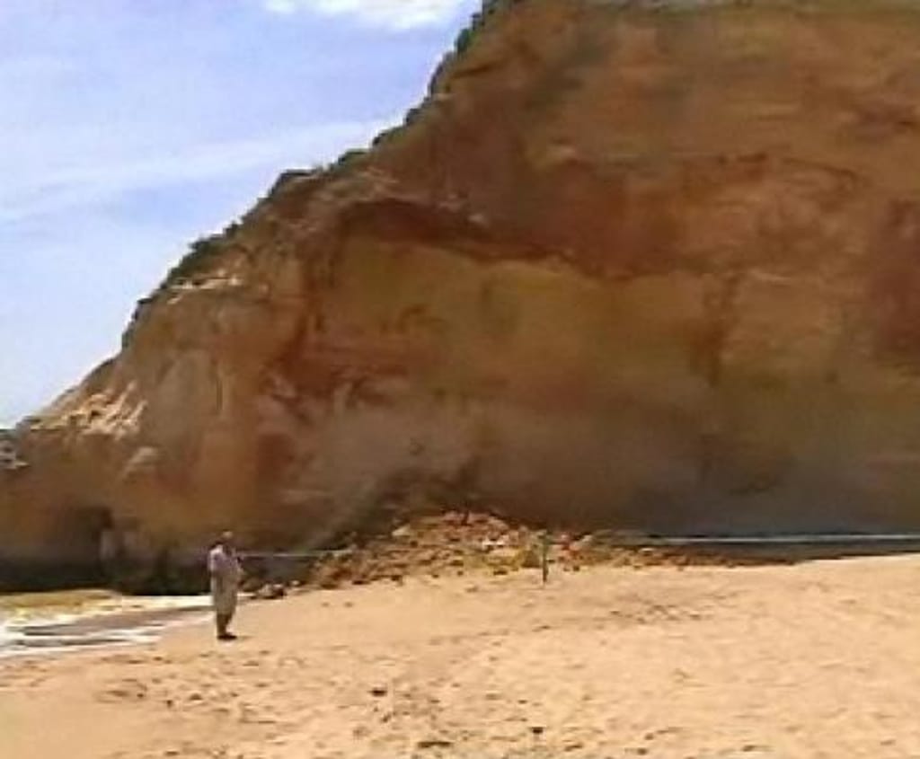 Nova derrocada em praia do Algarve