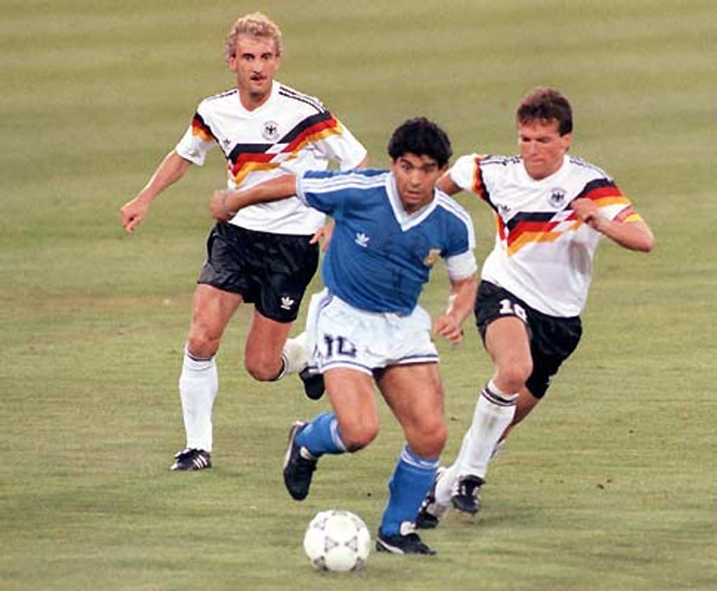 Mundial 90: Maradona na final com a Alemanha (foto Atlântico Press/Picture Alliance/DPA)