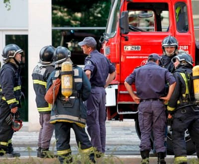 Idosa more carbonizada em incêndio em Lisboa - TVI