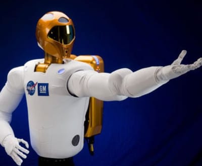 Primeiro robot astronauta já começou a «twittar» - TVI