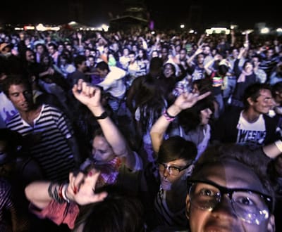 Milhares já fazem a festa na Zambujeira do Mar (fotos e vídeo) - TVI