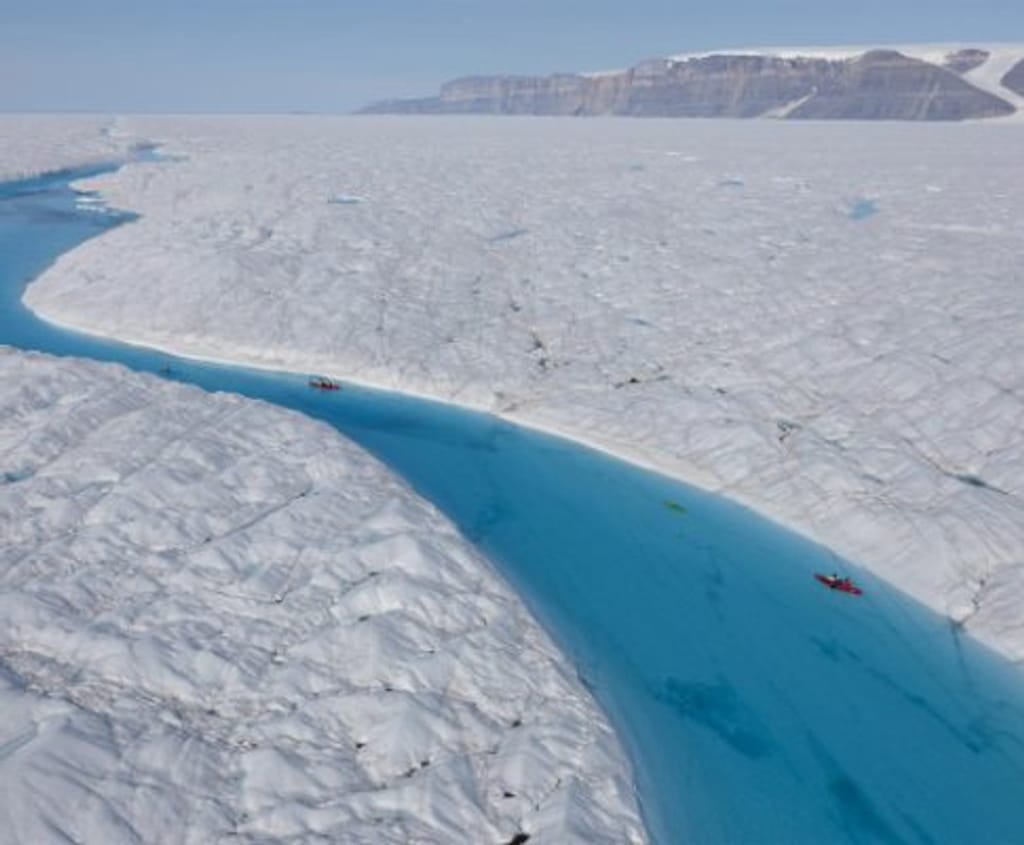 Bloco de gelo solta-se na Gronelândia