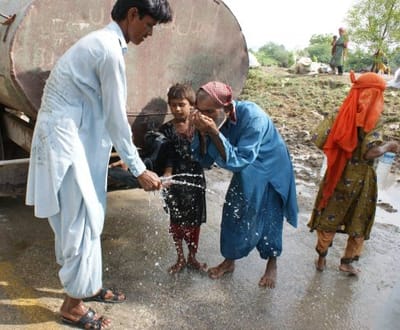 Paquistão: Cruz Vermelha angaria ajuda para vítimas de cheias - TVI