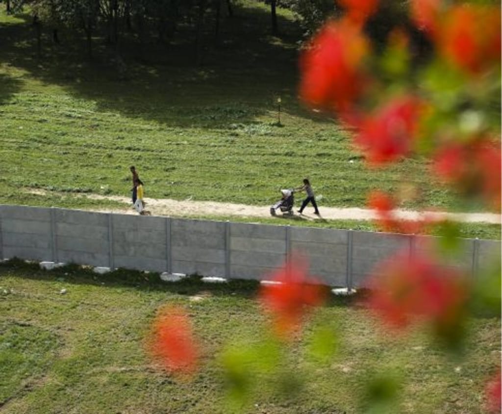 Muro isola ciganos na Eslováquia
