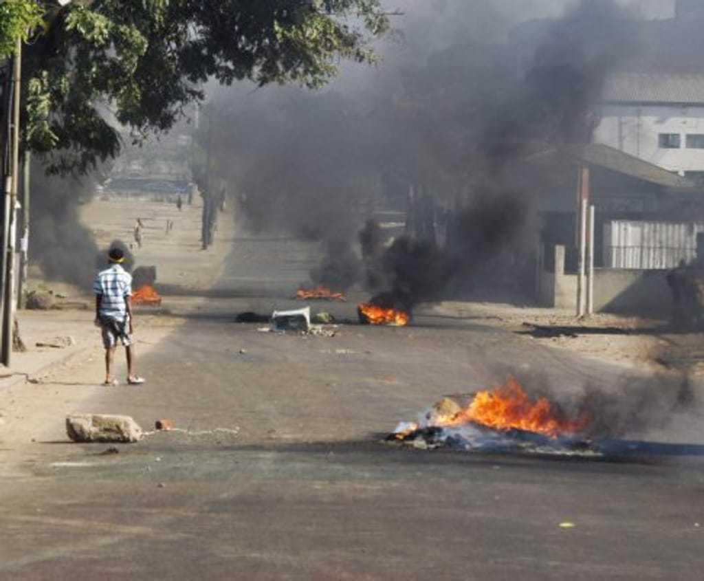 Barricadas em Maputo (EPA)