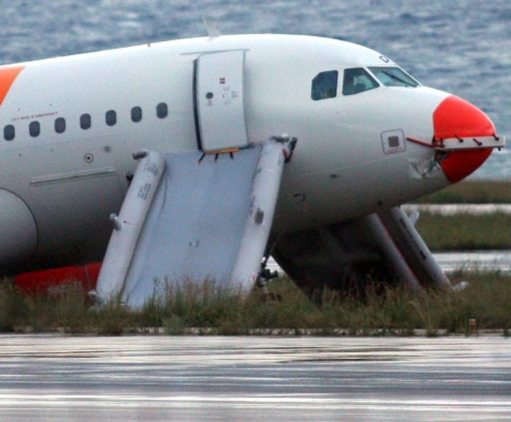 Itália: avião sai de pista