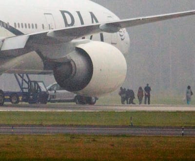 Avião desviado devido a ameaça de bomba - TVI